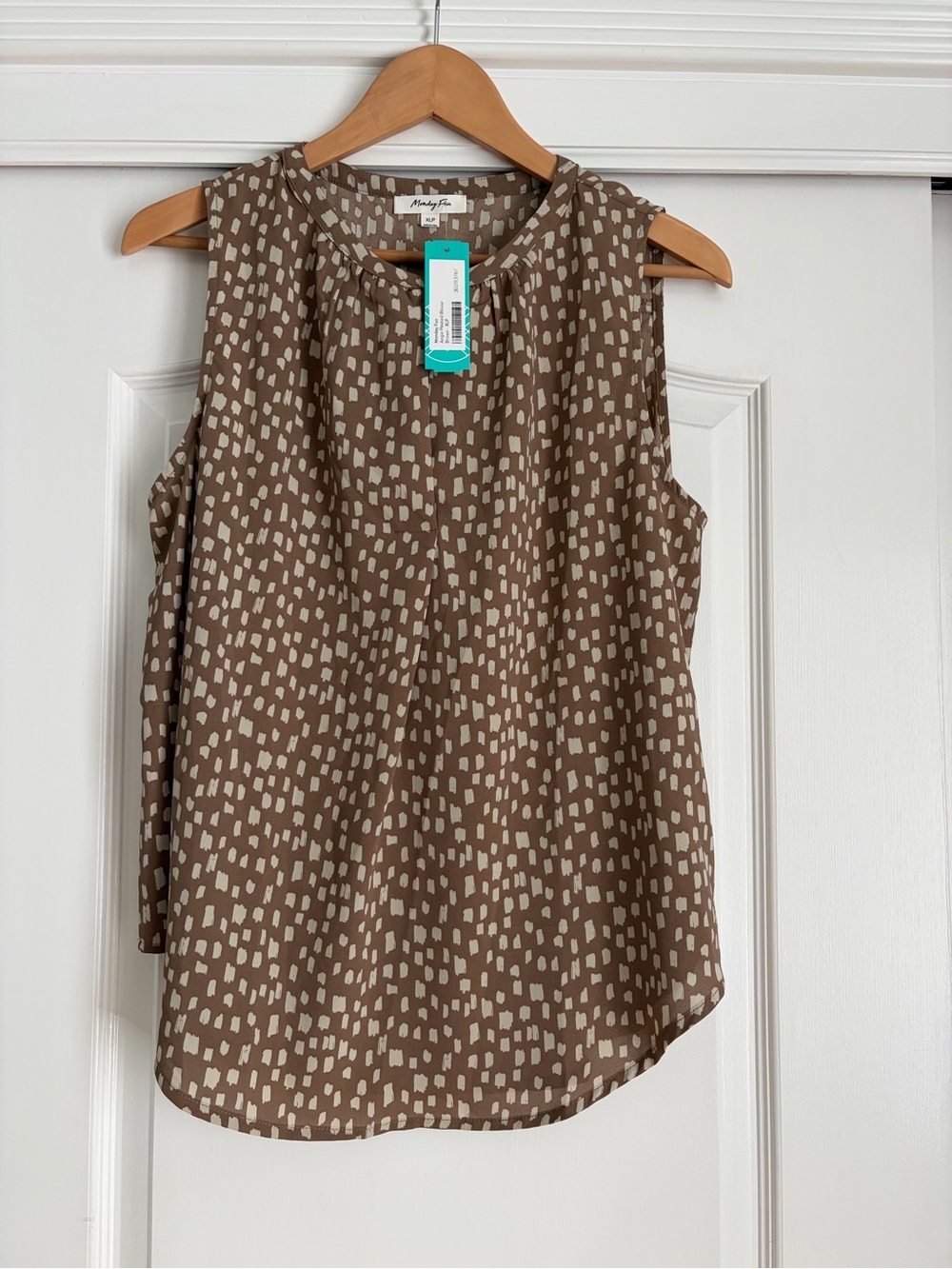Monday Fun Sleeveless Blouse XL Petite Taupe Beige Abstract Print Workwear NWT